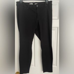 Women’s Plus Jessica Simpson “Kiss Me Skinny” Stretch Jens in Black - Size 18 W
